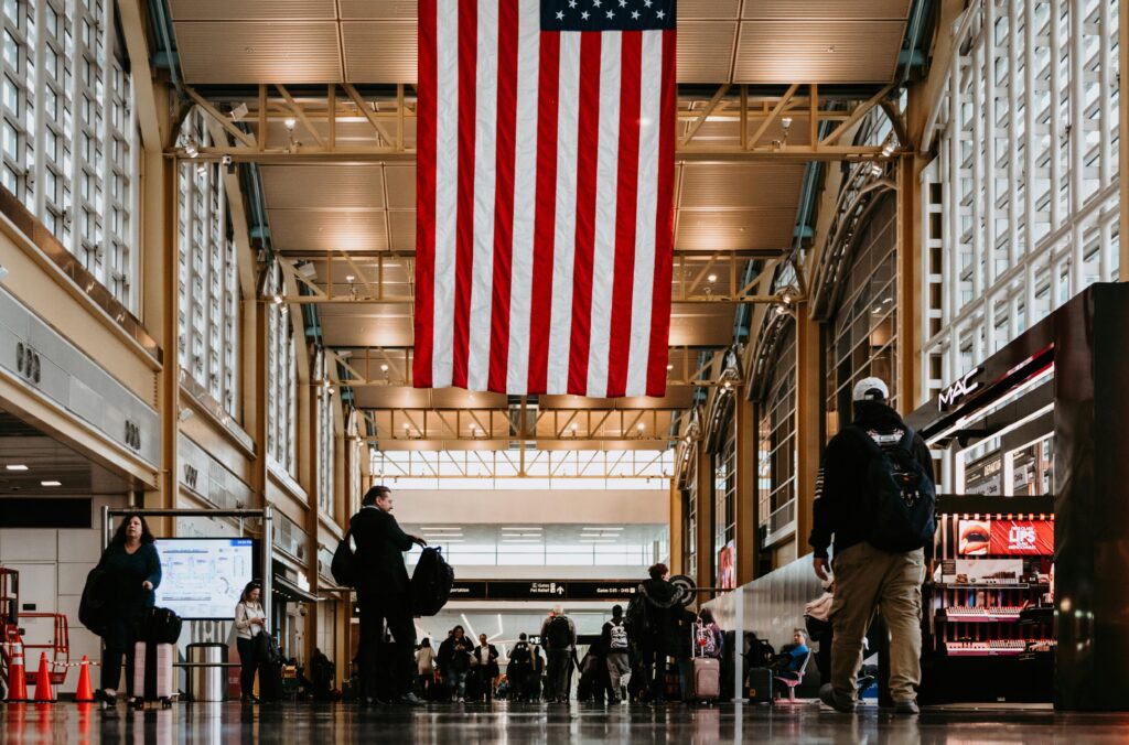 Robot industrial, genunchi bionic și meteorit din 1576: Comorile pierdute prin aeroporturile americane