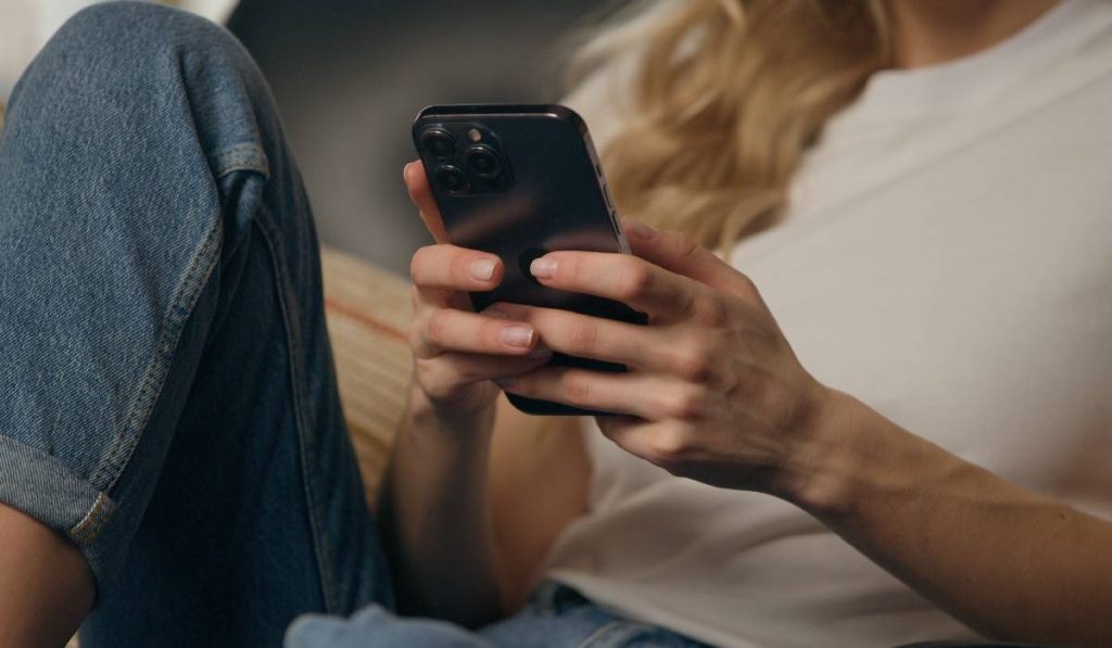 De ce dependența de telefon ne domină viețile. STUDIU ȘOCANT