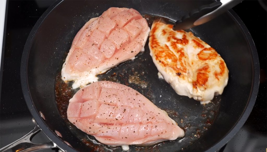 Cât timp gătești pieptul de pui? Secretul unui preparat suculent