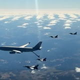 Imagini uluitoare: F-16 românești, realimentare în aer ca-n filme