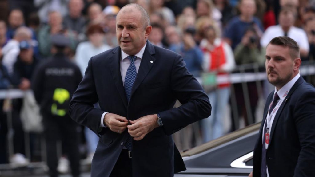 Rumen Radev, pilot de vânătoare, forțează o soluție politică în Bulgaria