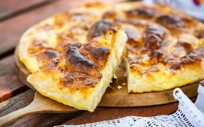 Plăcintă cu brânză Hochland: Rulați-o sau o coaceți la tavă? Cea mai bună rețetă!