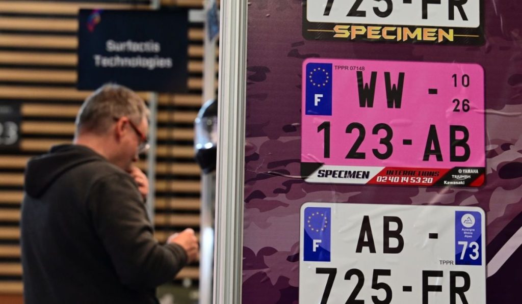 Roz pe șosele: Ce ascund plăcuțele auto din Europa, lansate în 2026