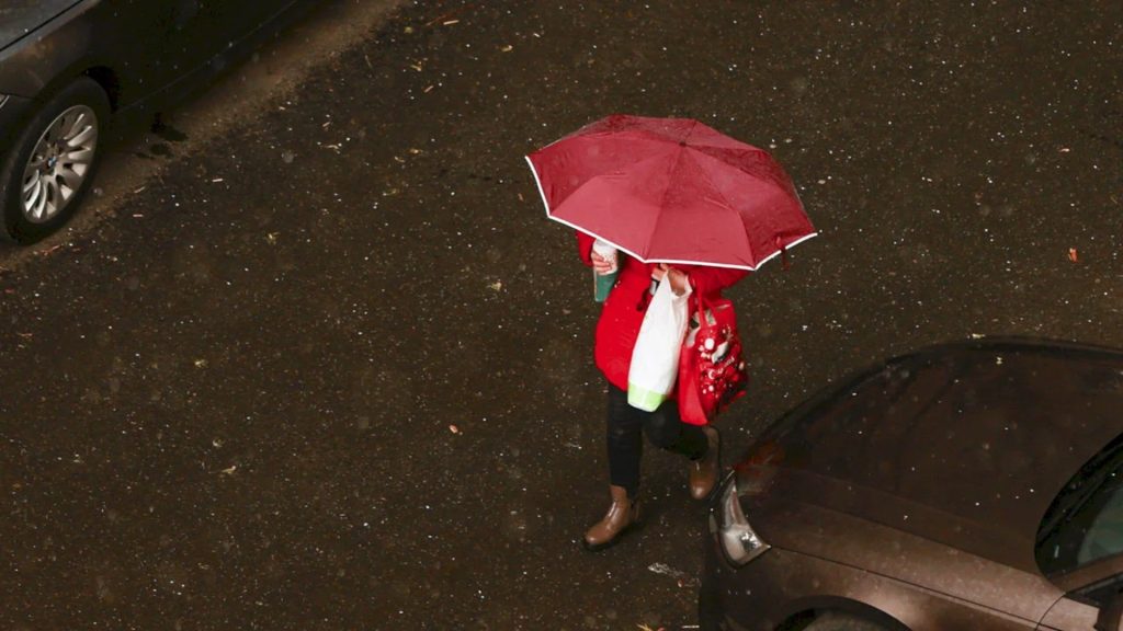 Bucureștenii, așteptați-vă la ploi și vreme închisă la început de weekend, avertizează meteorologii