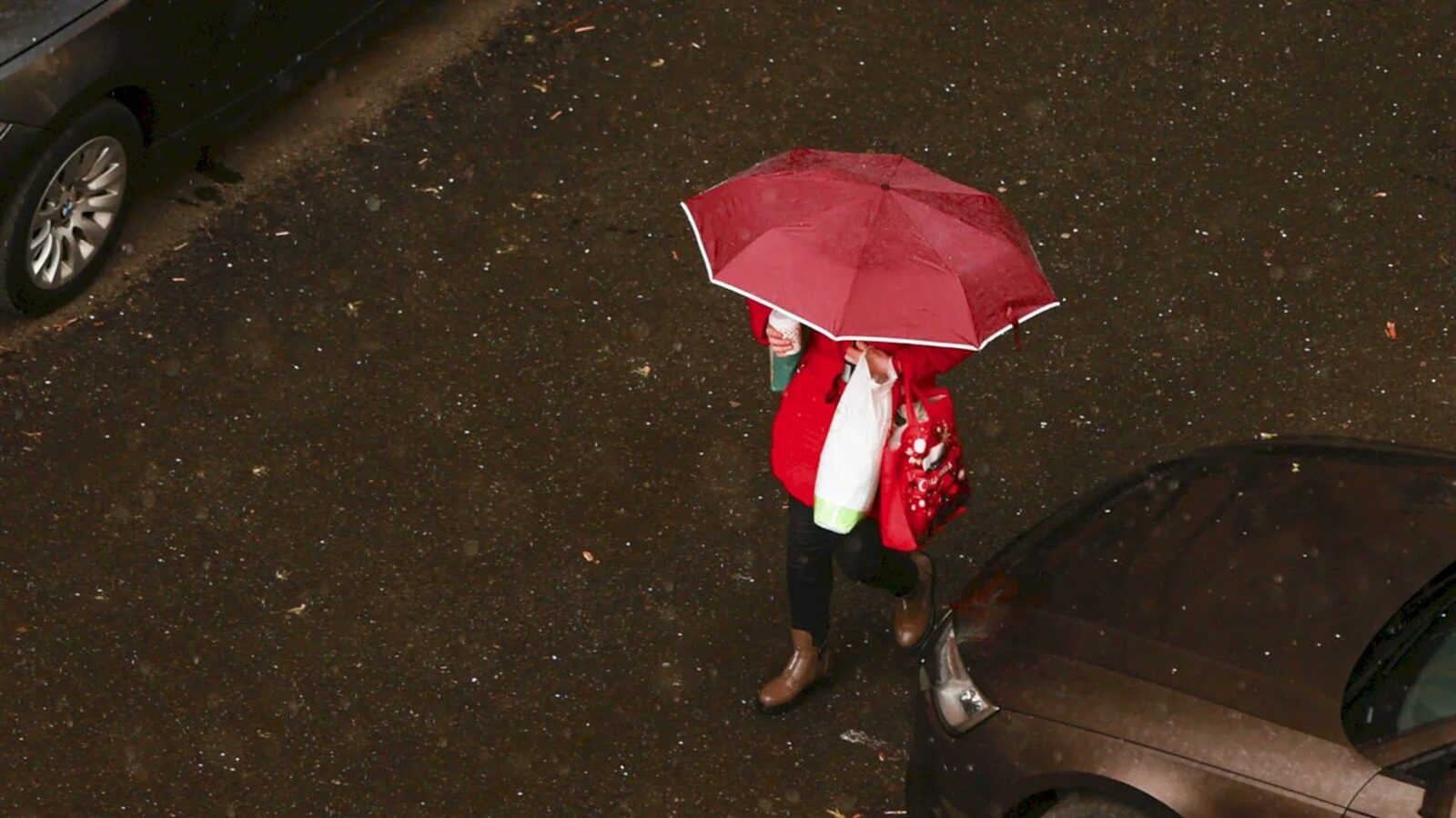 Bucureștenii, așteptați-vă la ploi și vreme închisă la început de weekend, avertizează meteorologii