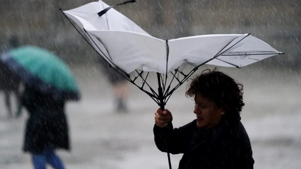 Alerte ANM: Ploi torențiale și vânt puternic în România până sâmbătă