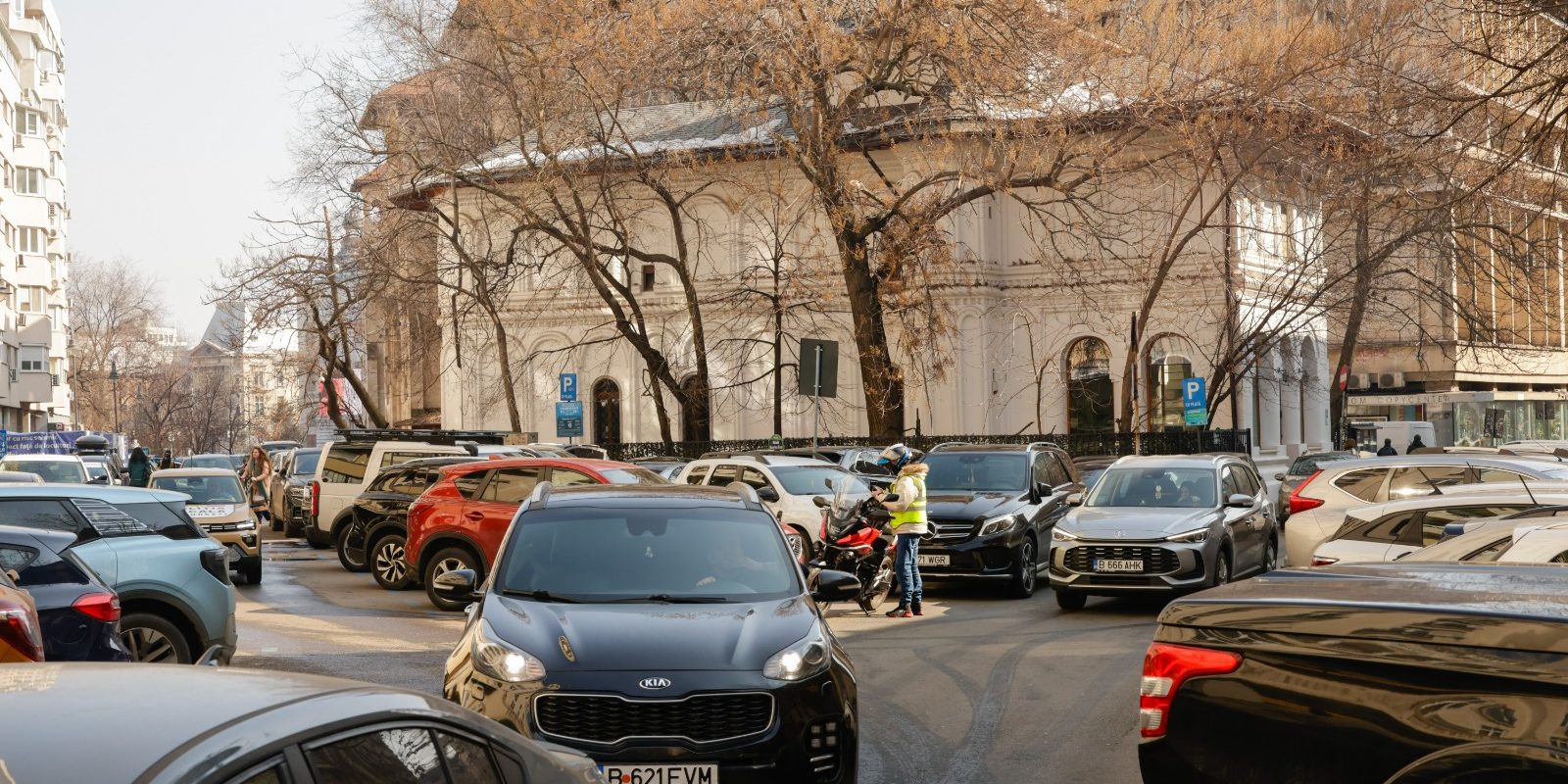 Studenții de la arhitectură, puși la treabă: Pmb pietonalizează două străzi din București