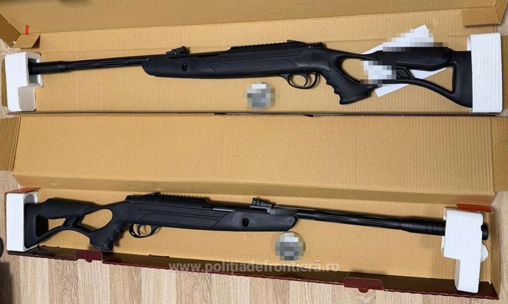 Arme cu aer și 400 de proiectile, descoperite la Aeroportul Cluj-Napoca