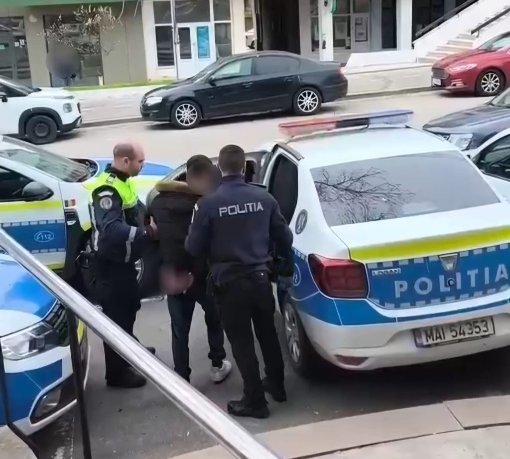 Tânăr i-a aplicat polițistului pumn în față după ce i-a cerut liniște
