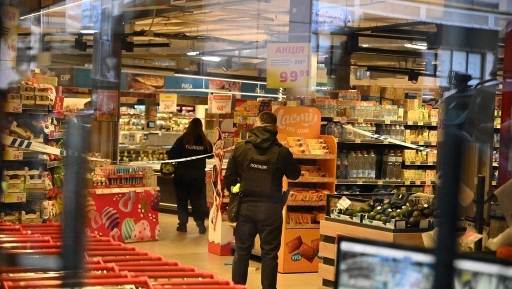 Incendiu ȘI focuri de armă: Atac ȘOC în București, mai mulți răniți