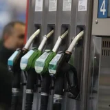 Motorina sub 9,25 lei, benzina sub 8,5 lei: Ieftinirea record a carburanților