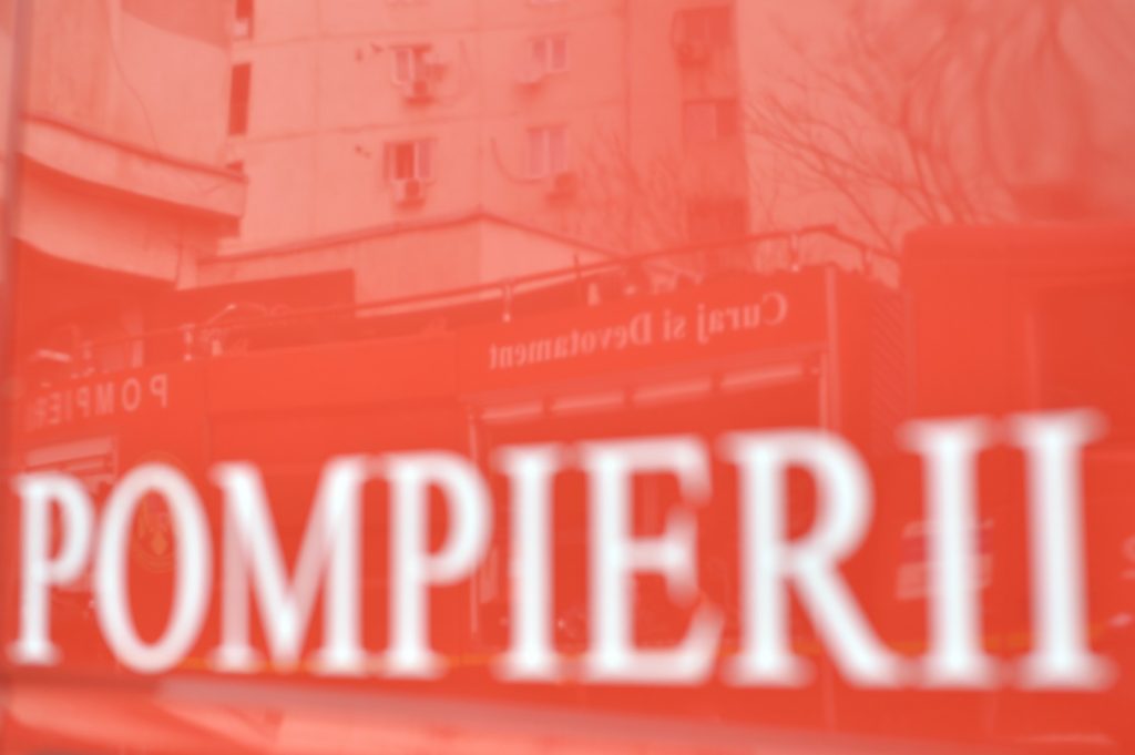 Incendiu în București: O clădire de pe strada Tache Ionescu, cuprinsă de flăcări