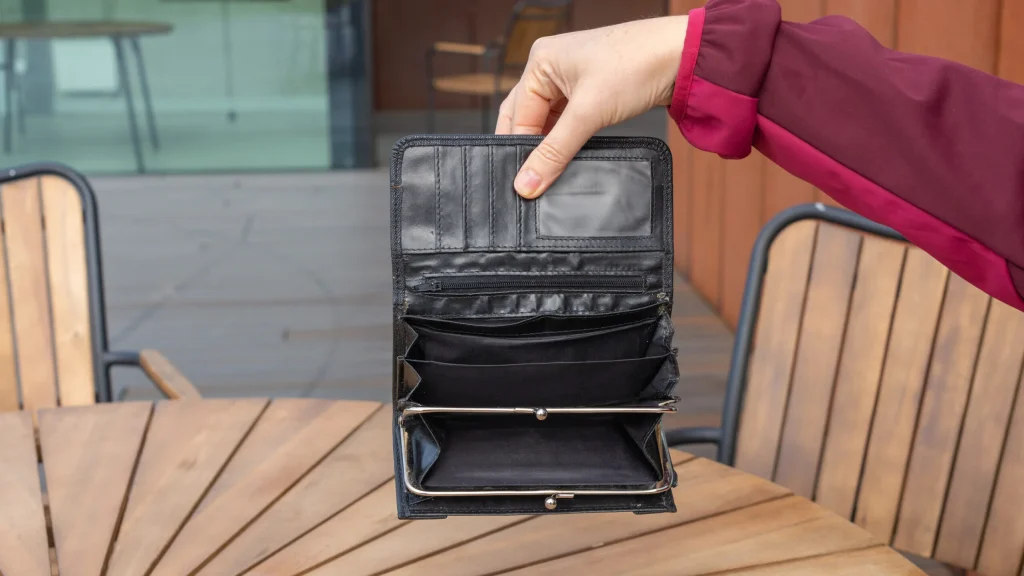 Economiștii trag semnalul de alarmă: Românii, atenție la proiectele pe termen lung!