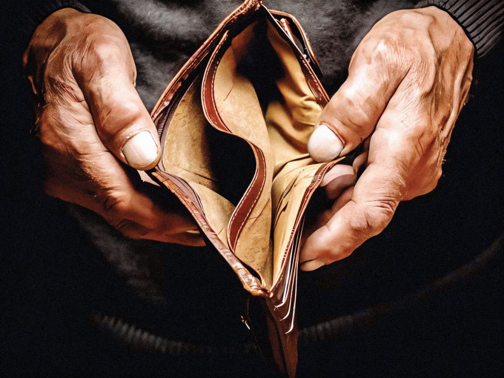 Inflația, aproape de 10%, pune bețe-n roate creșterii economice a României