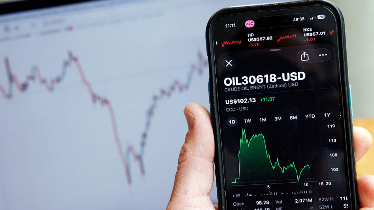 Petrolul se apropie de 100 de dolari: Creștere spectaculoasă de 6% față de vineri