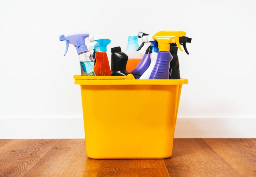 Produsele banale de curățenie, pericol ascuns: Fii atent la ce cumperi