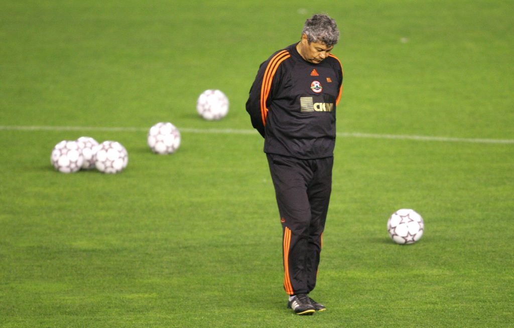 MIRCEA L.UCESCU, STABIL DUPĂ UN INFARCT MIOCARDIC ACUT Fostul antrenor al echipei naționale de fotbal a României, MIRCEA Lucescu, se află internat la Spitalul Universitar de Urgență București, după ce a suferit un infarct miocardic acut vineri dimineață