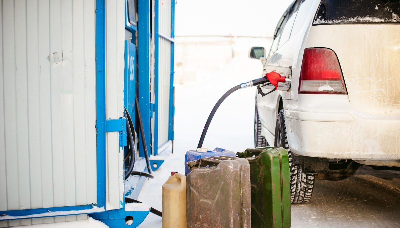 Poți alimenta cu canistră? Ce spune legea despre combustibilul transportat