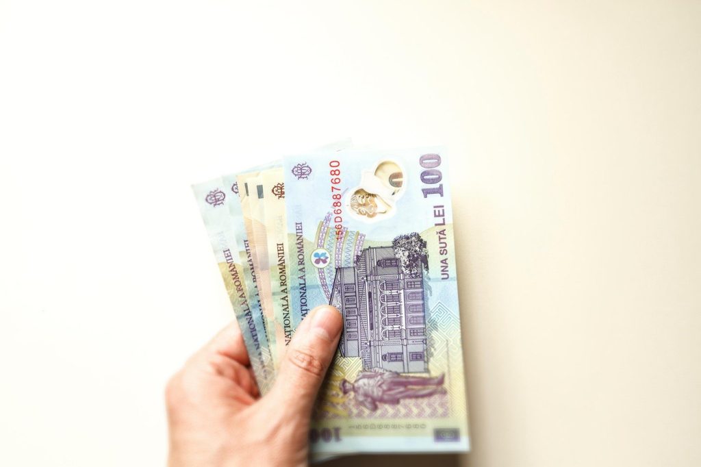Bucureștenii, despre salarii și scumpiri: „e jale, nivelul de trai a scăzut drastic”