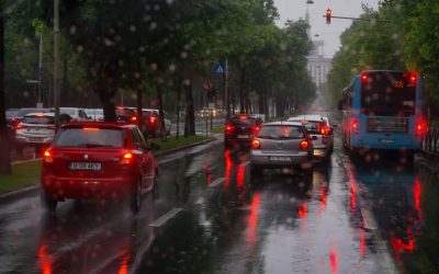 Alertă meteo dublă: Vin ploi torențiale și vijelii peste București!