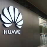 Huawei, mare lovitură: Noul telefon pliabil le dă clasă lui Apple și Samsung