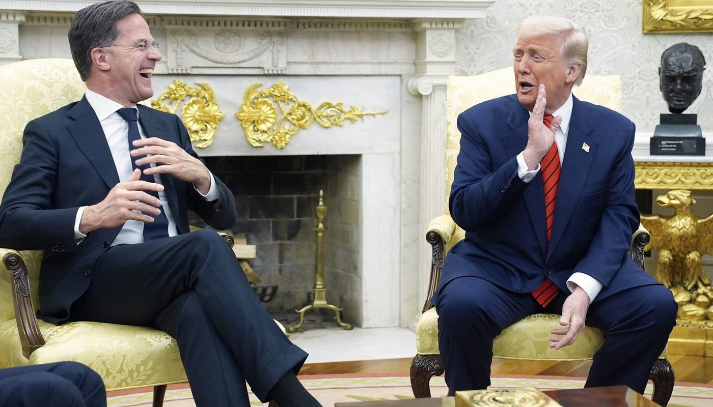 Trump, gata să-i spună lui Rutte despre retragerea SUA din NATO