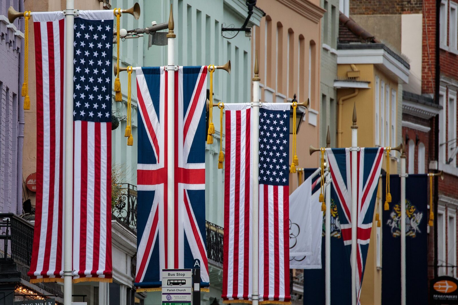 Trump pune PRESIUNE pe UK: Rupe acordul comercial din cauza Iranului?