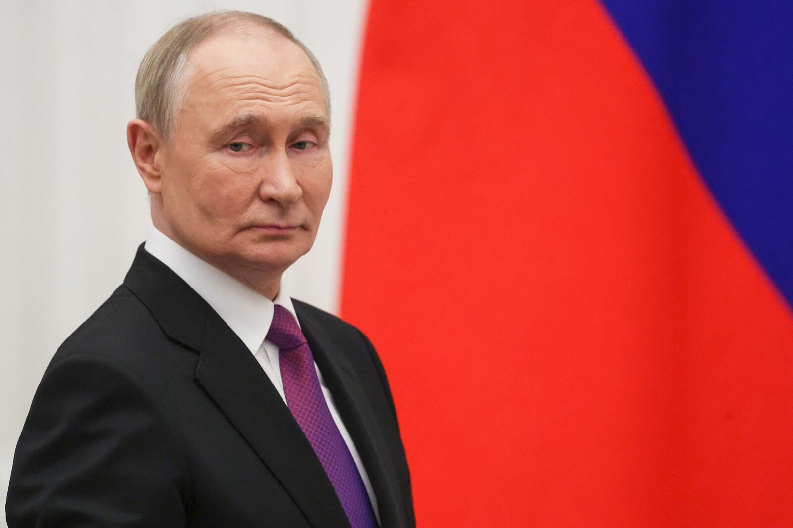 Putin vede Rusia ca un pivot în noua ordine comercială globală Președintele rus, Vladimir Putin, a declarat miercuri că Rusia ar putea juca un rol crucial în remodelarea logisticii și a comerțului internațional, având în vedere tensiunile crescute la nivel global
