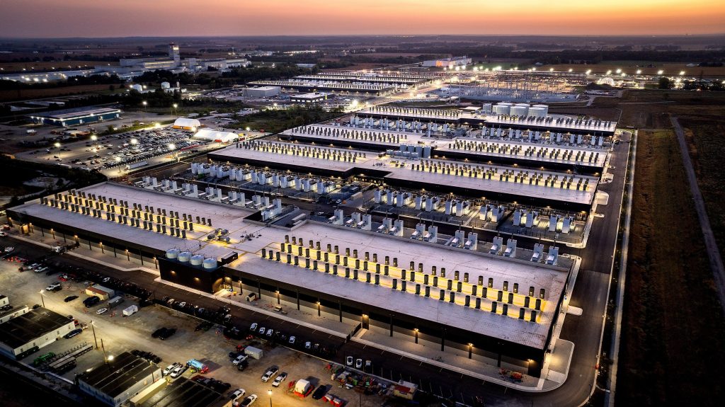 Centrele de date AI încălzesc planeta: Un nou studiu trage un semnal de alarmă Centrele de date care alimentează inteligența artificială (AI) nu doar consumă cantități uriașe de energie, ci contribuie și la încălzirea semnificativă a zonelor înconjurătoare, creând „insule de căldură”