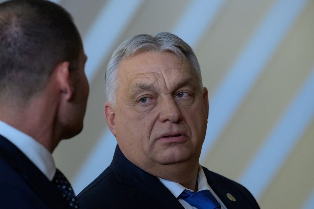 Sondaj AtlasIntel: Orban, la distanță uriașă de Tisza, cu ore înainte de votul din Ungaria