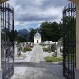 Profanări macabre în Austria: Hoți scot AUR din morți