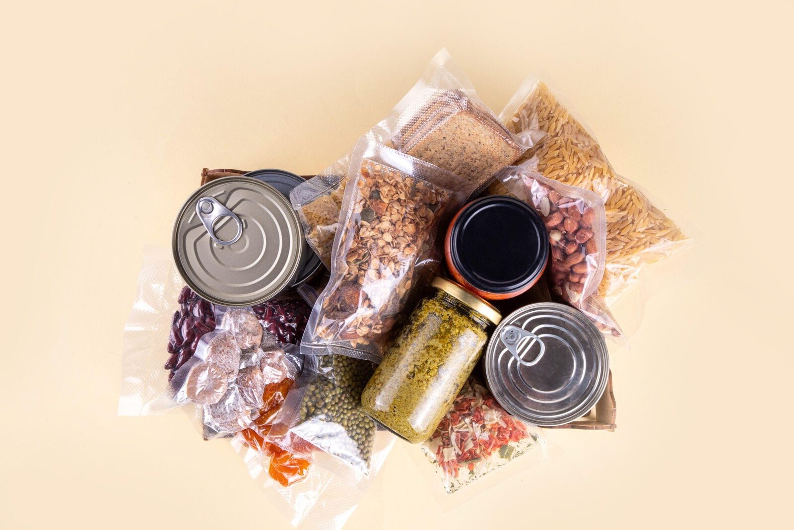 Experți britanici recomandă: Românii ar putea avea nevoie de rezerve de alimente acasă Londra – Cetățenii ar trebui să aibă rezerve de alimente în casele lor, pentru a face față unor posibile crize cauzate de conflicte, fenomene meteo extreme sau atacuri cibernetice