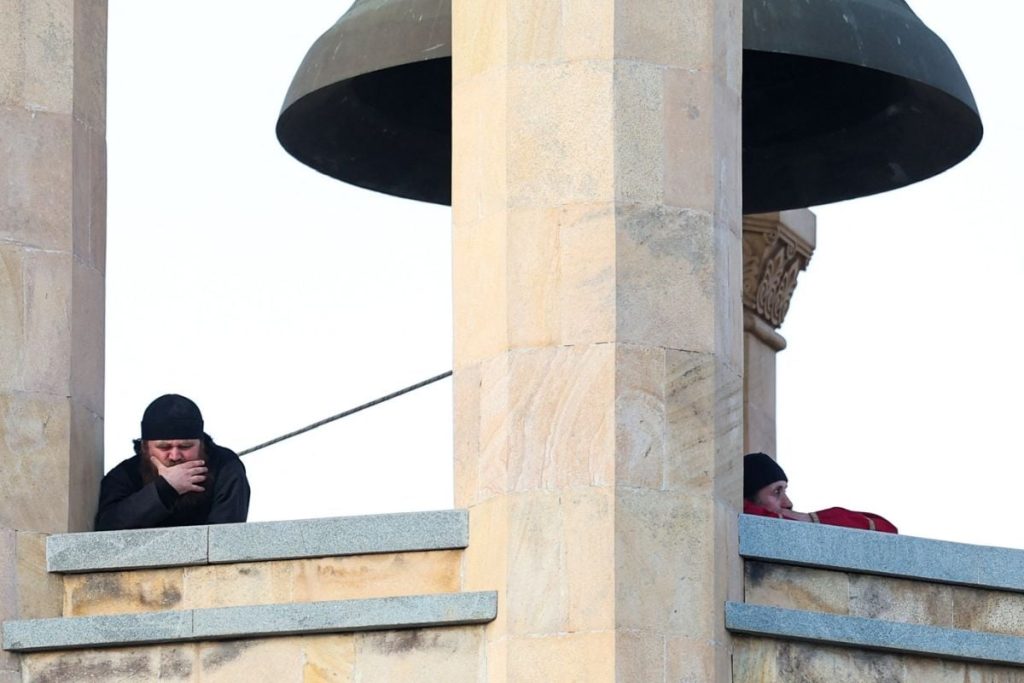 Clopotar, în comă, după ce clopotul bisericii i-a zdrobit capul la Bacău