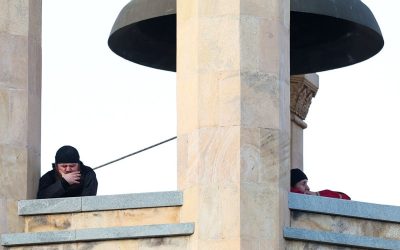 Clopotar, în comă, după ce clopotul bisericii i-a zdrobit capul la Bacău