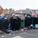 Bărbatul care scormonește-n gunoi de 12 ani după averea digitală