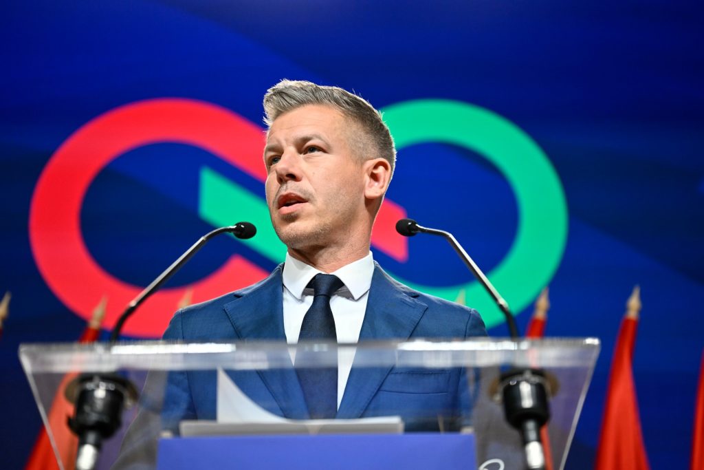 Magyar, furios: Documente secrete, distruse de guvernul ungariei înainte de predare