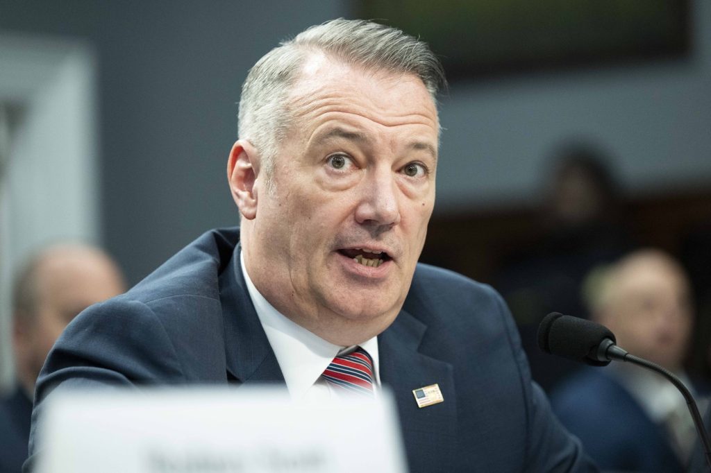 Șeful ICE, OUT în plină criză! Agenția anti-migrație, în haos după violențe