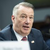 Șeful ICE, OUT în plină criză! Agenția anti-migrație, în haos după violențe