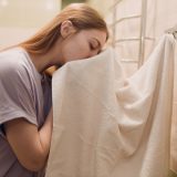 De ce miros urât prosoapele chiar după spălare? Soluții rapide și eficiente