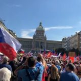 Mii de tineri, în stradă la Praga: Radioul și TV public, amenințate de tăieri