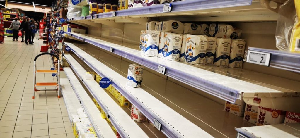 Criză alimentară în România? Avertismentul dur al experților