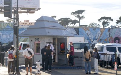 O fostă cabină foto Fotomat din San Francisco devine stație de radio, revitalizând un cartier SAN FRANCISCO – Un simbol al trecutului, o mică cabina foto Fotomat, abandonată pe o stradă din San Francisco, a primit o nouă viață