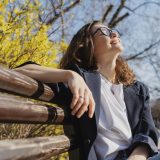 Cum te păcălește soarele de primăvară: Riscuri pentru piele