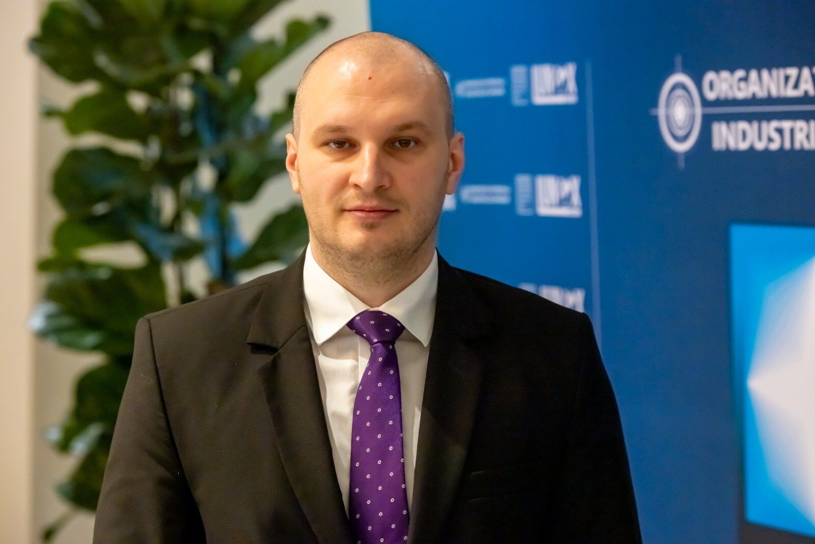 Programul SAFE, o Oportunitate de Dezvoltare pentru Industria de Apărare din România Organizația Patronală „Industria de Apărare”, prin vocea domnului Răzvan Pîrcălabescu, este deschisă colaborării pentru a transforma programul SAFE într-un catalizator al dezvoltării naționale