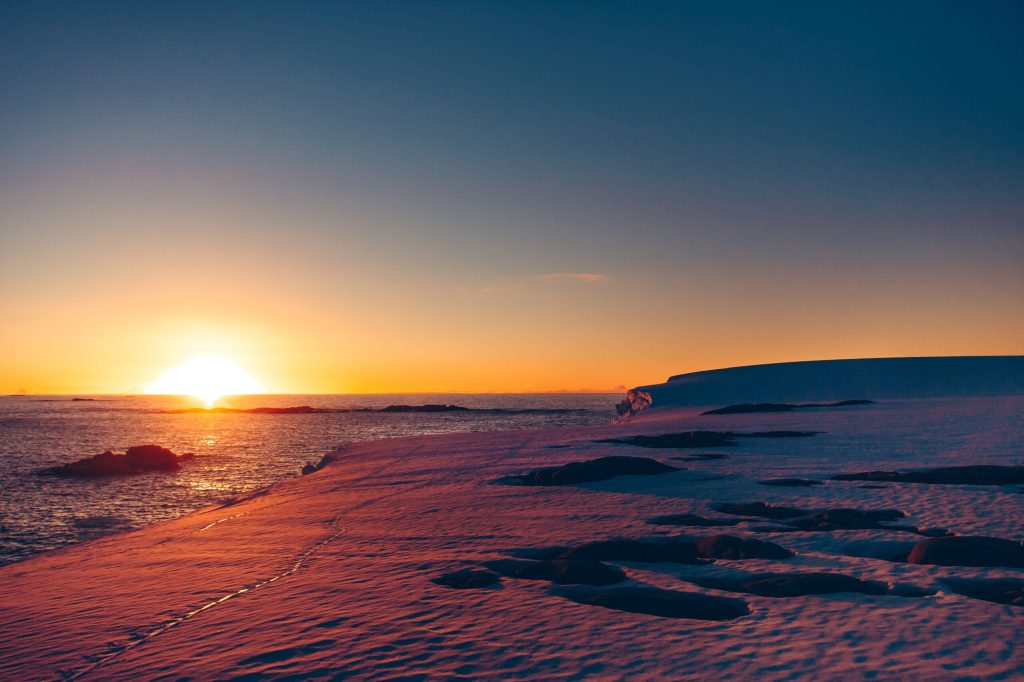 Antarctica, continentul înghețat, ascunde rezerve vaste de AUR, argint, cupru și fier, resurse care ar putea fi exploatate pe măsură ce gheața se topește