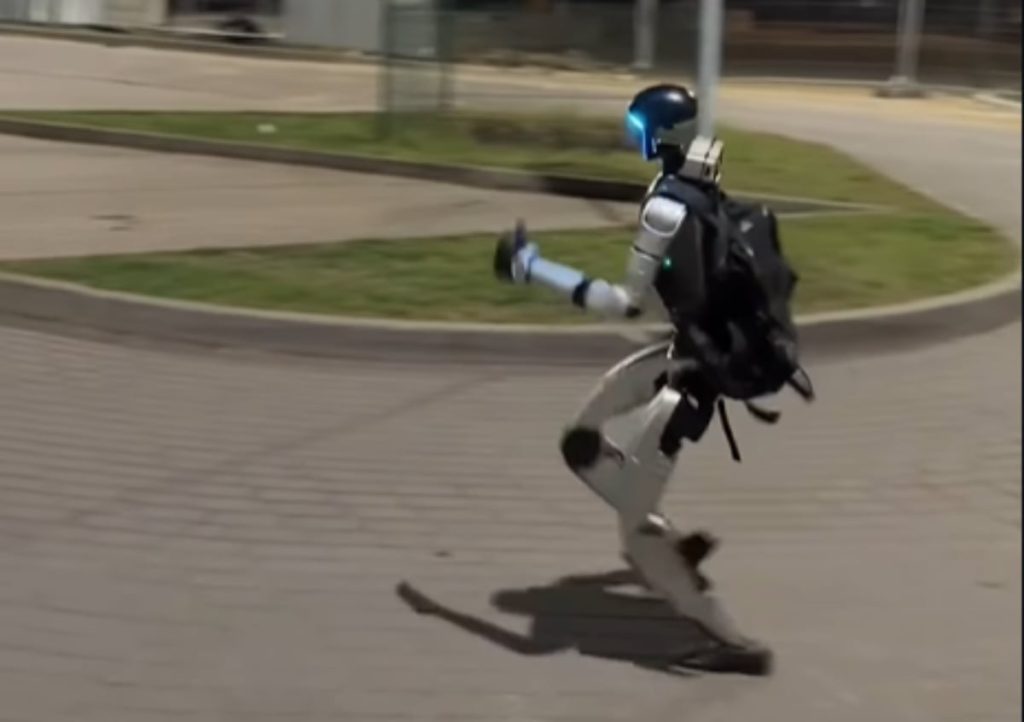 Edward Warchocki, robotul-vânător de mistreți, face senzație la Varșovia