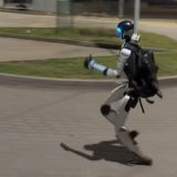 Edward Warchocki, robotul-vânător de mistreți, face senzație la Varșovia