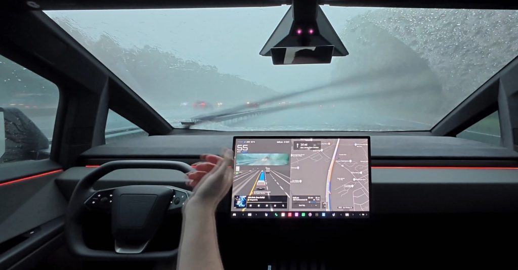 Tesla recunoaște intervenția umană la distanță pentru robotaxiuri Compania Tesla a dezvăluit detalii despre modul în care operatorii umani pot prelua temporar controlul asupra robotaxiurilor sale