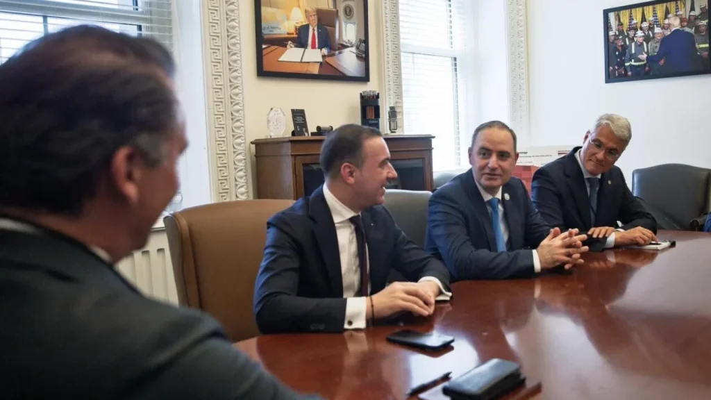 Miniștrii României, la negocieri secrete cu Pfizer în SUA: Soluția pentru datoria de 600 milioane euro