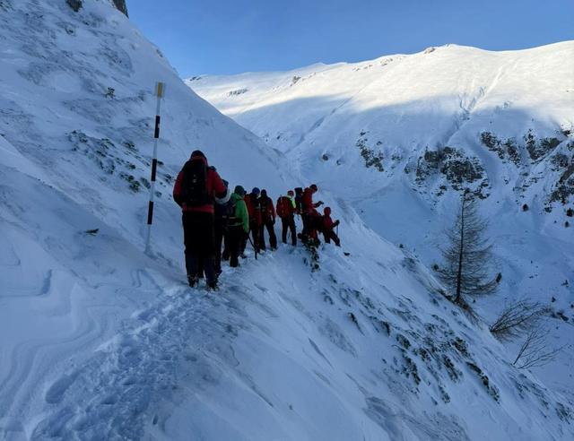 Avertisment Salvamont Brașov: Pericol de viituri și avalanșe la munte